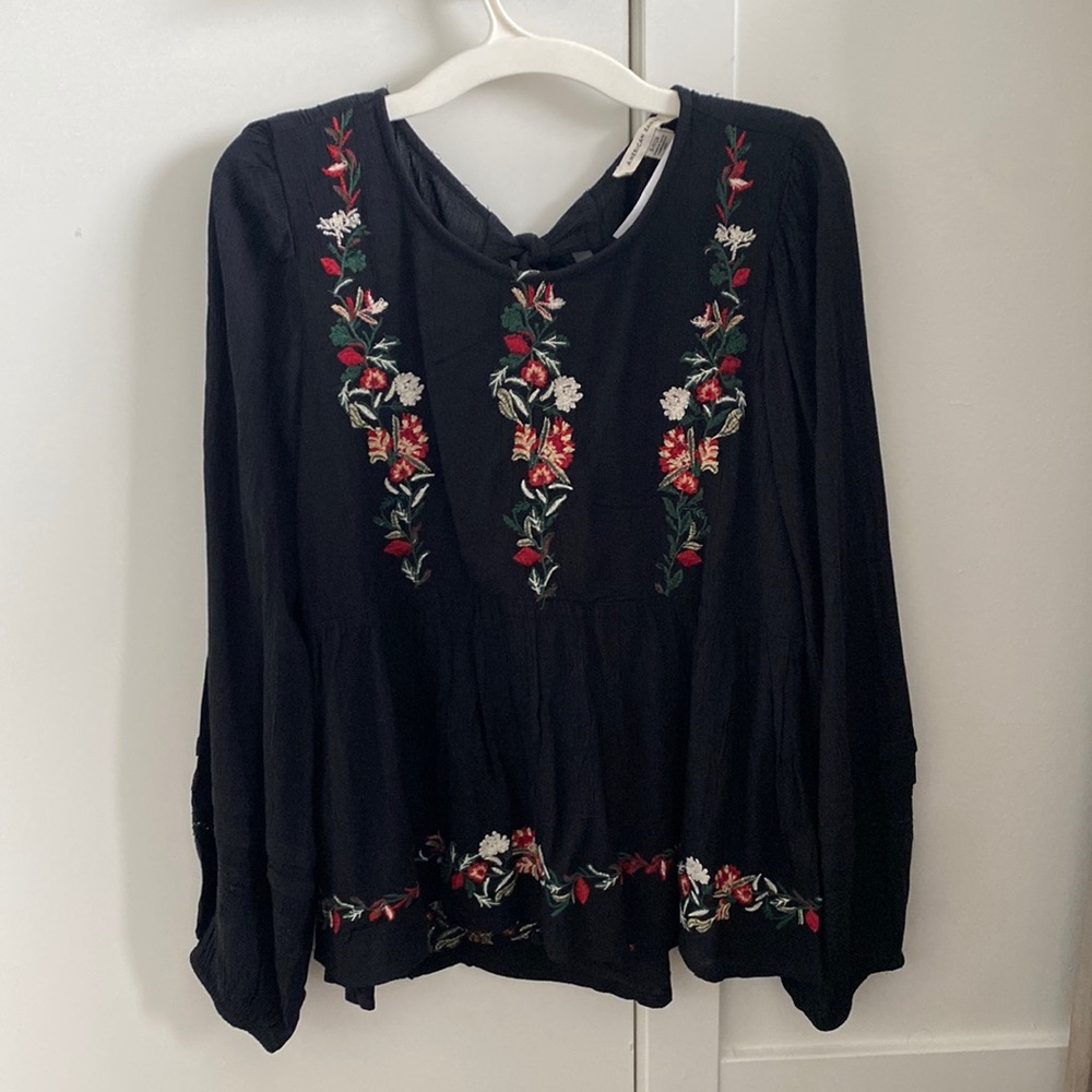 NWT American eagle Black embroidered top